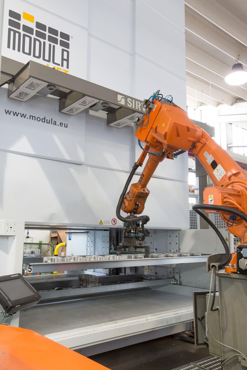 Crane Robot external tray
