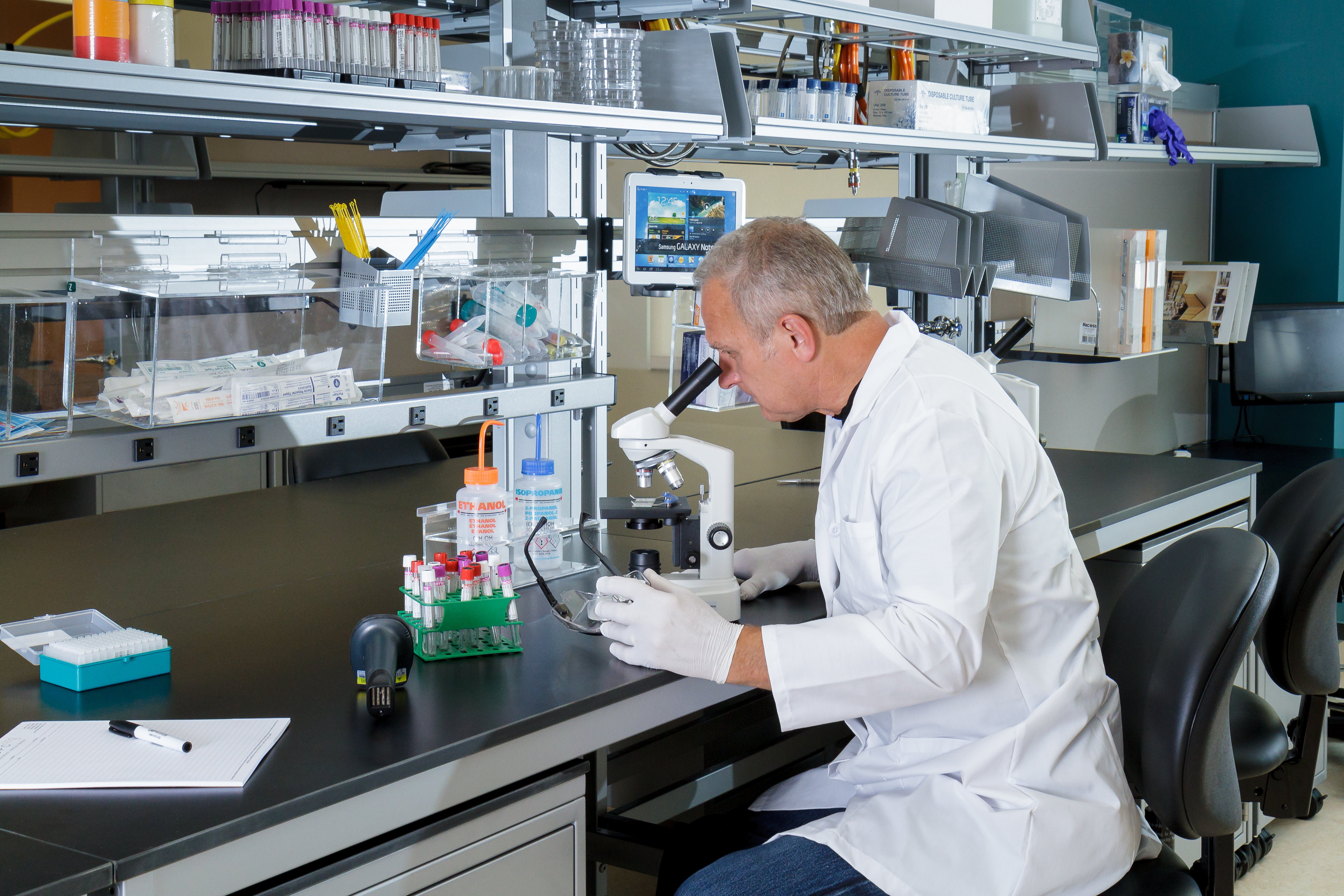 Lab workbenches-IOPC