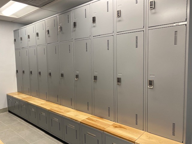 Lockers with Digilock pull handle locks