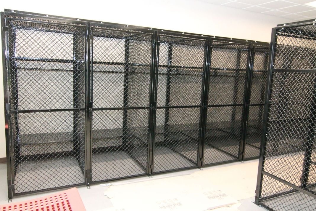 Wire Mesh Lockers-2013-04-09 115-compressed